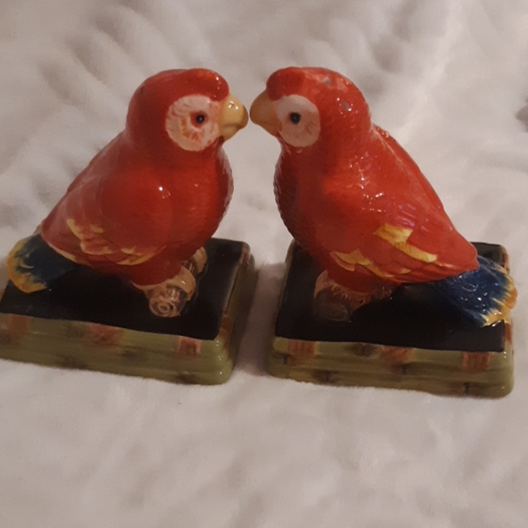 Tropical Parrots Salt and Pepper Shakers - Picture 5 of 8